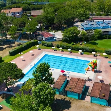 Village פארק נופש צ'סנטיקו